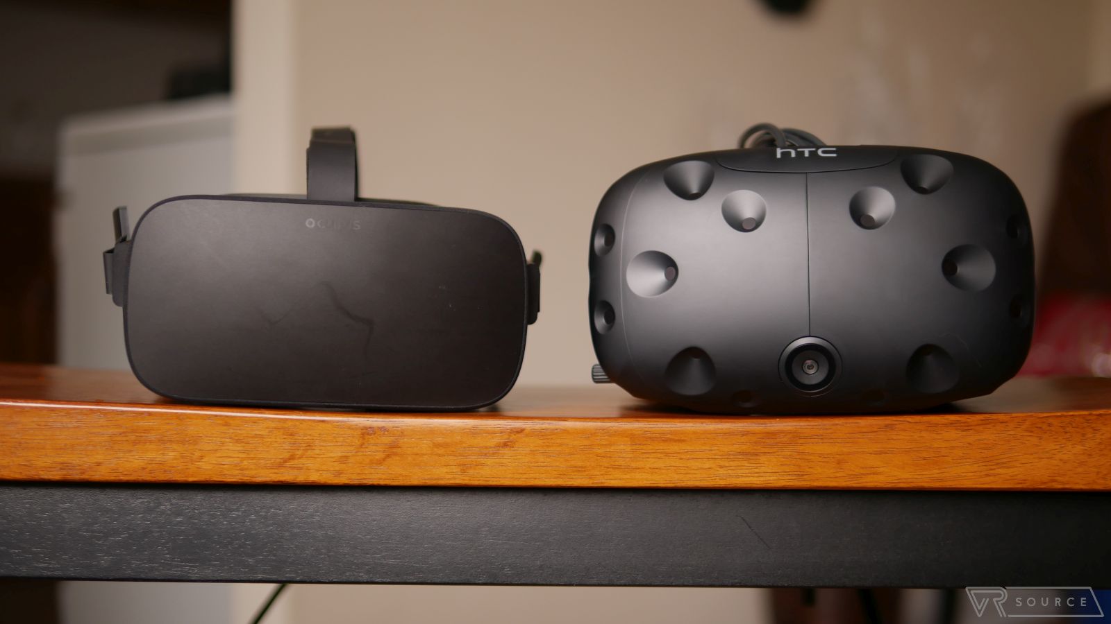  HTC Vive vs Oculus Rift 